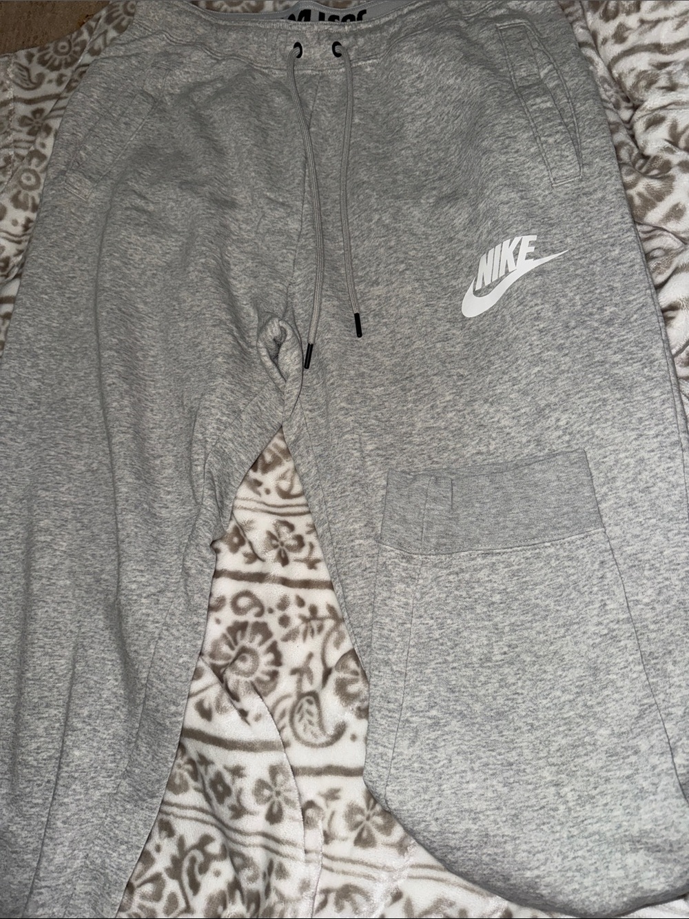 Nike Women’s Light Gray Logo Sweatpants